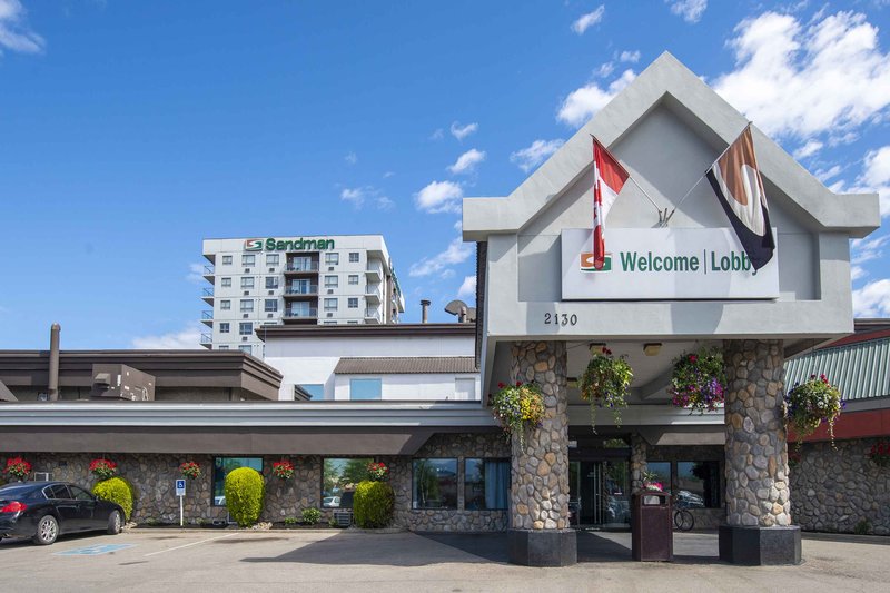 sandman hotel and suites kelowna