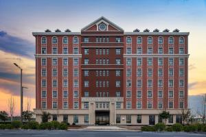 atour hotel xian international trade and logistics district