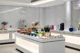 atour light hotel xian xingqing palace jiaotong university metro station