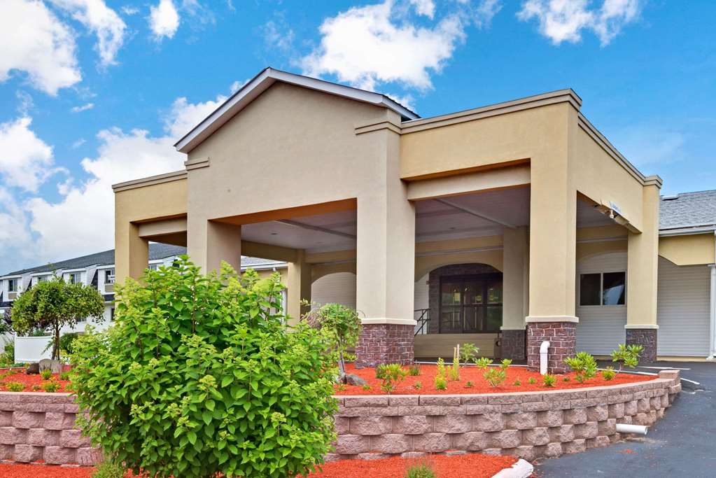 Ramada By Wyndham Kittery,Ogunquit>>Kittery,2 star