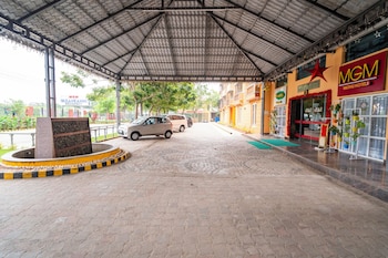 MGM Velankanni Residency,Nagapattinam Main Road,3 star