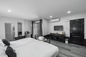 blu monkey boutique bangsaen