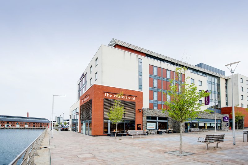 premier inn swansea waterfront