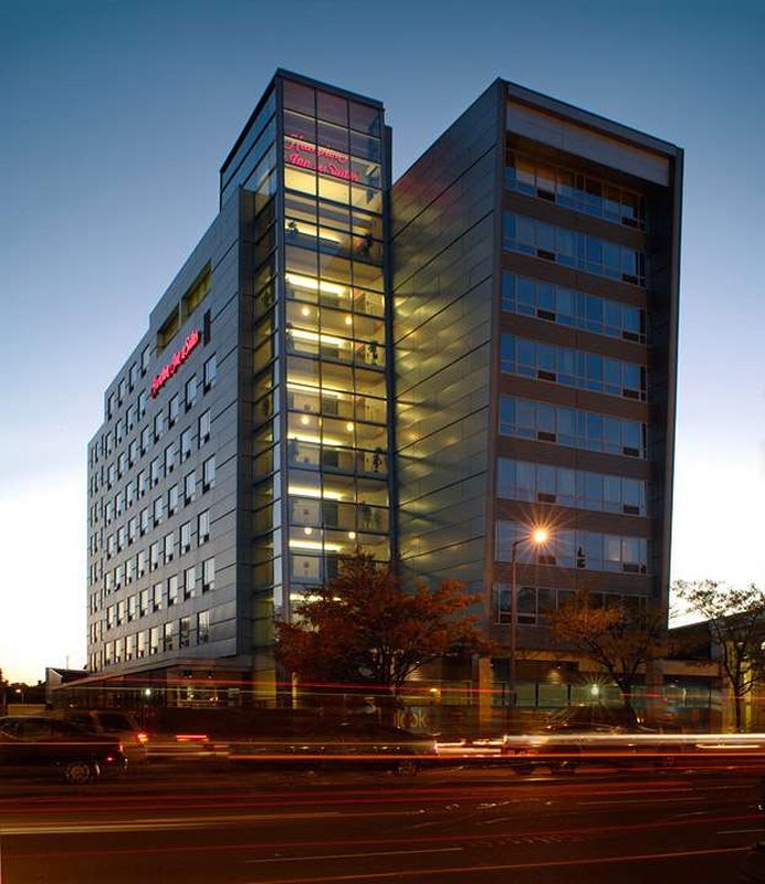 hampton inn and suites boston crosstown center