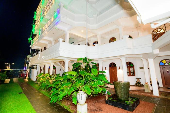 royal beach hotel and restaurant