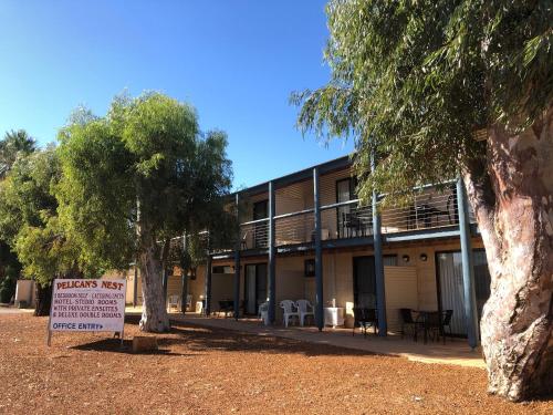 Pelican's Nest,Geraldton>>Carnarvon,3.5 star