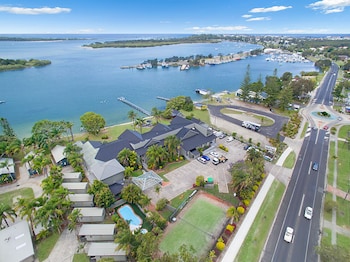 moby dick waterfront resort motel