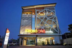 Front One Hotel Sragen,Indonesia>>Sragen,3 star