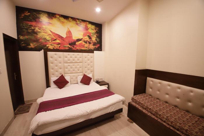 Hotel Golden Wings @2 Minute Walk From New Delhi Railway Station,Paharganj,3 star