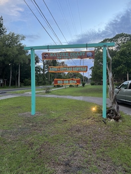 Nature Coast Inn & Cottages,649 Highway 40 West,4 star