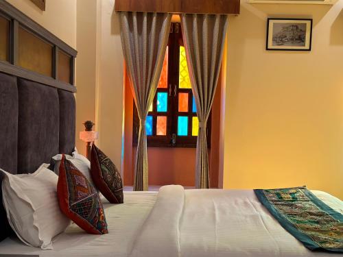 room-image