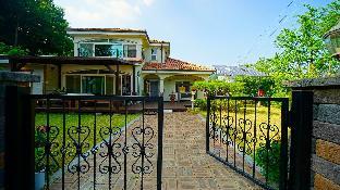 jeonju hanok village kim myeong ok byeoljang pension