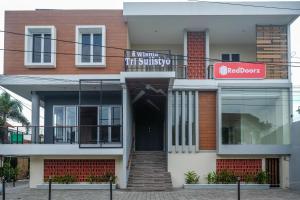 reddoorz plus near ums solo 2
