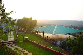 Cashew Leaf Resort,Manohar International Airport,3 star