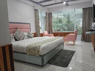 Apple Flower With Balcony And Mountain View,India>>Manali,3 star