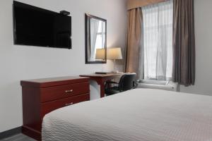Days Inn By Wyndham Hamilton,Canada>>Hamilton,2 star
