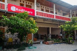 reddoorz syariah near flyover palur