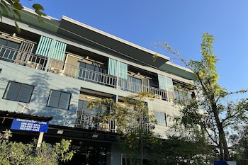 v tharm hotel