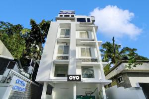 Super Hotel O Crystal Executive Suites,Kakkanad>>Ernakulam,4 star