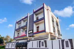 oyo flagship j p hotel and banquet