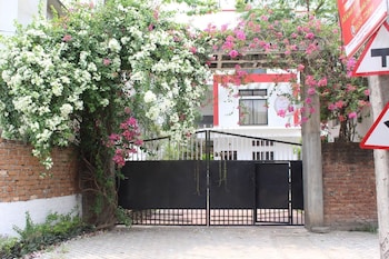 Happy Home Living,Isbt Bus Terminus,3 star