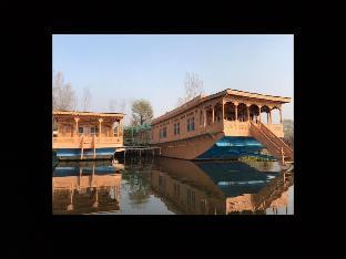 lancashire group of deluxe classes houseboats