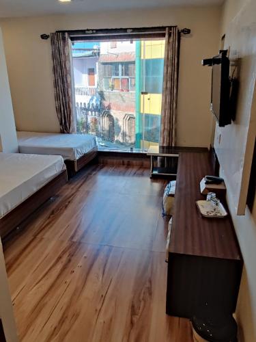 room-image