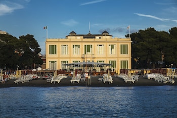 Suite Hotel Nettuno,Liguria>>Genoa,4 star