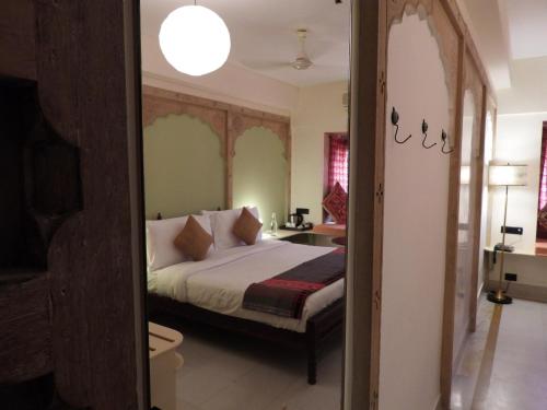 room-image