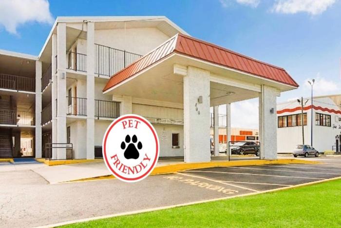 Oyo Hotel Mobile, Al I-65 At Airport Blvd,Alabama>>Mobile,2 star