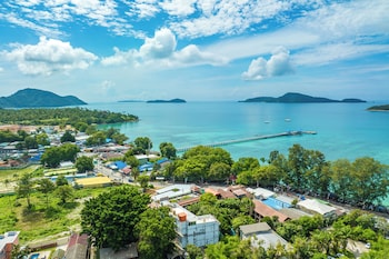 phuket meet holiday hotel