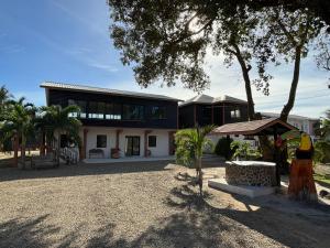The Toucan Inn,Belize>>Independence And Mango Creek,3.5 star