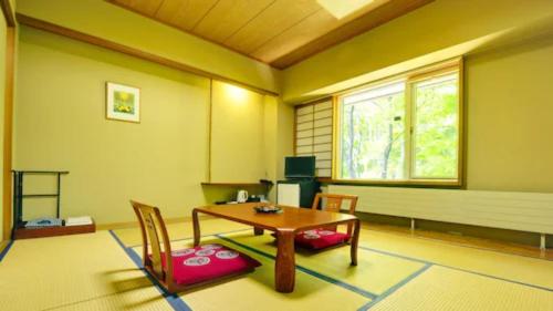 room-image