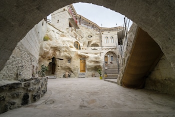 my cave suites