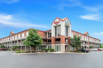 Hometowne Studios Auburn Hills,Michigan>>Auburn Hills,2.5 star