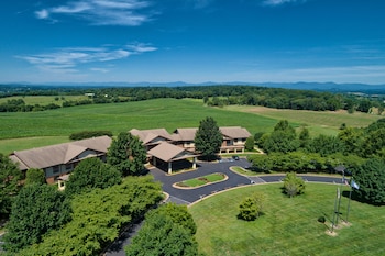 round hill inn