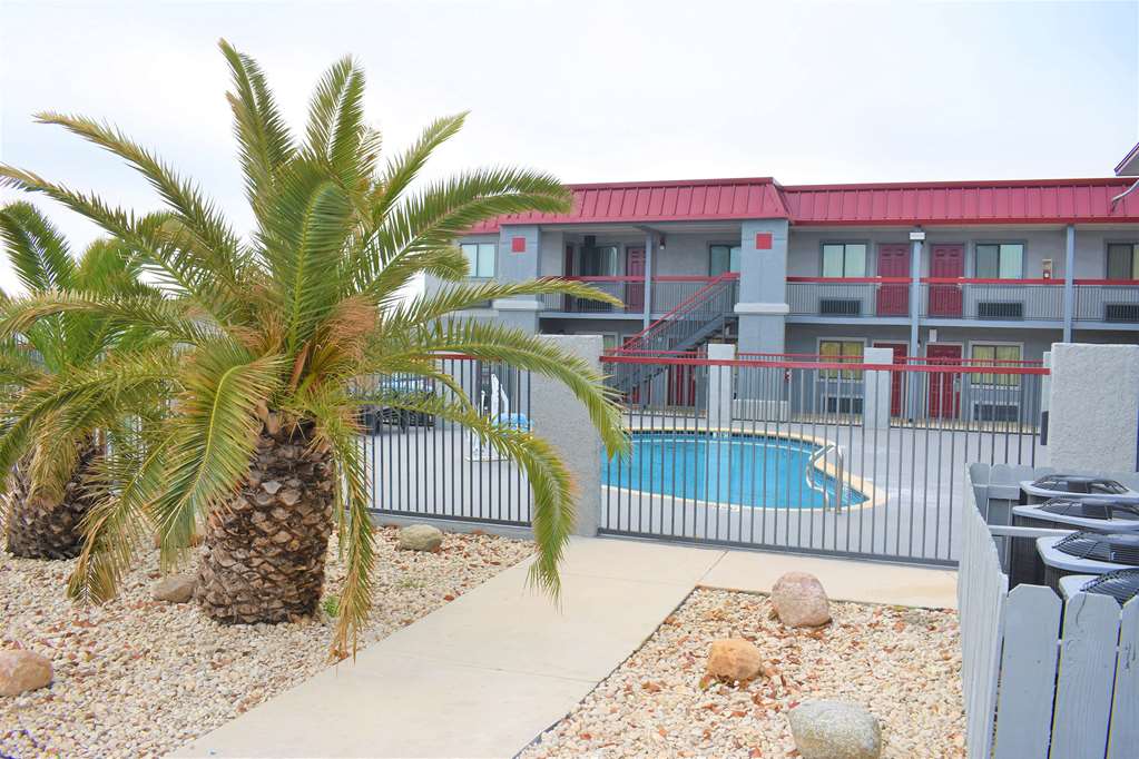 super 8 by wyndham new braunfels i 35