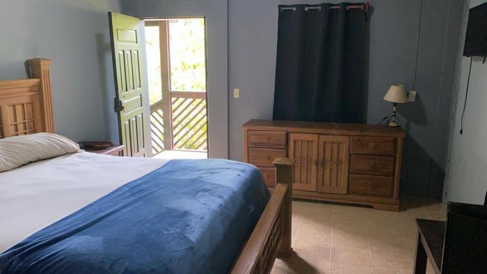 Airport Inn,Honduras>>Roatan,3 star