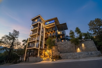 Via Neilkanth,Dhanaulti Road,3 star