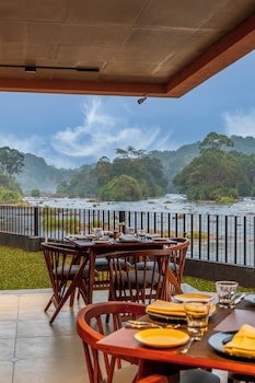 Sterling Athirappilly,India>>Chalakudy,3 star