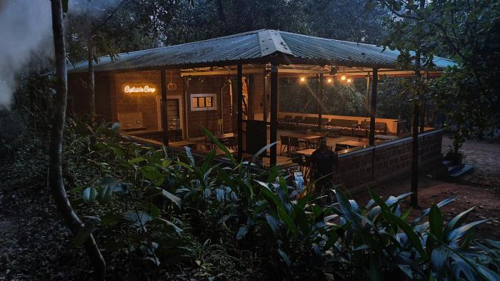 Captain's Camp,,3 star