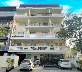 Ahuja Residency Mayfield Garden,Sector 51,3 star