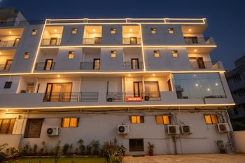 Via The Premium Villa,Chattarpur,3 star