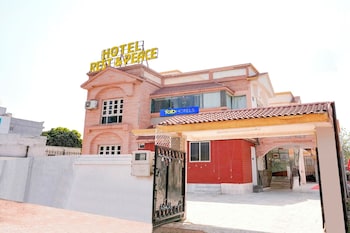 Hotel Rest And Peace,Near Ahmedabad Airport,3 star