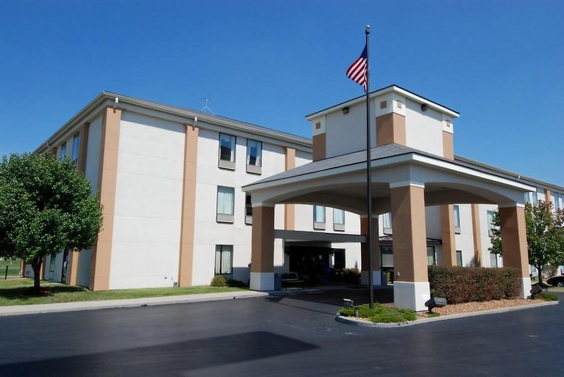 Quality Inn & Suites Near St. Louis And I-255