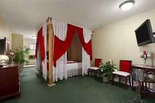 Knights Inn Lindsay,Kawartha Lakes>>Ennismore,2 star