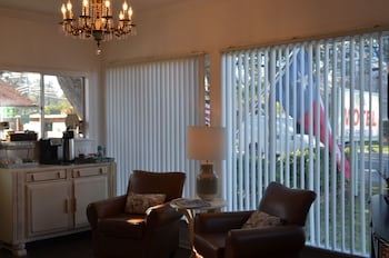 The Oak Motel,Columbus>>Austin,2.5 star