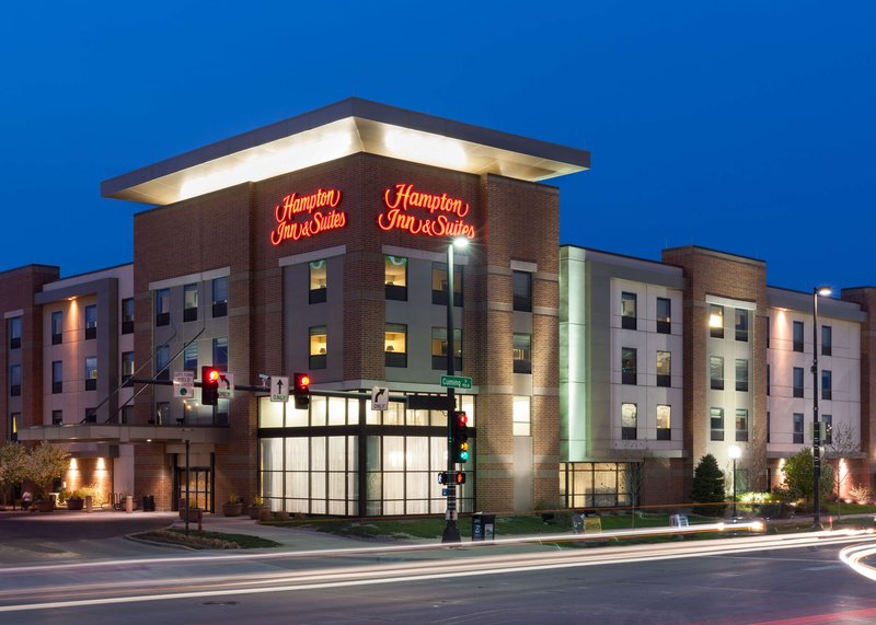 Hampton Inn & Suites Omaha-Downtown,Carter Lake>>Boone County,2.5 star