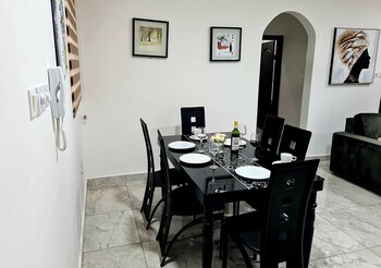Gorgeous, Quiet & Comfy-Close To Highway-Parking,,0 star