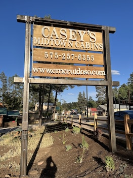 Casey's Cabins,,3 star